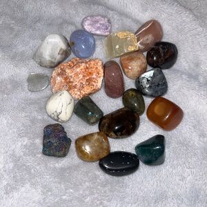 29 pc lot of crystals and minerals